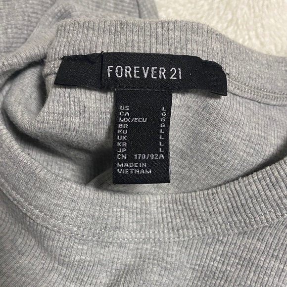 Embroidered short sleeve - Picture 3 of 3